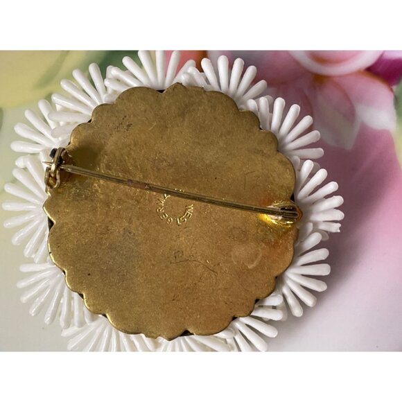 Vintage 1960s West Germany Rubber Plastic Daisy Flower Brooch Earrings Set - Picture 4 of 8